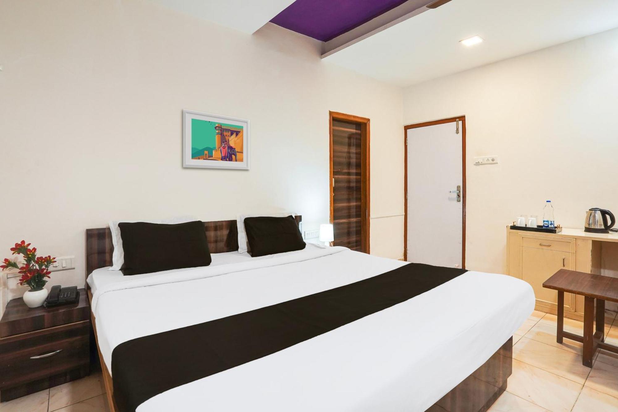 אחמדאבאד Hotel O Bridge מראה חיצוני תמונה