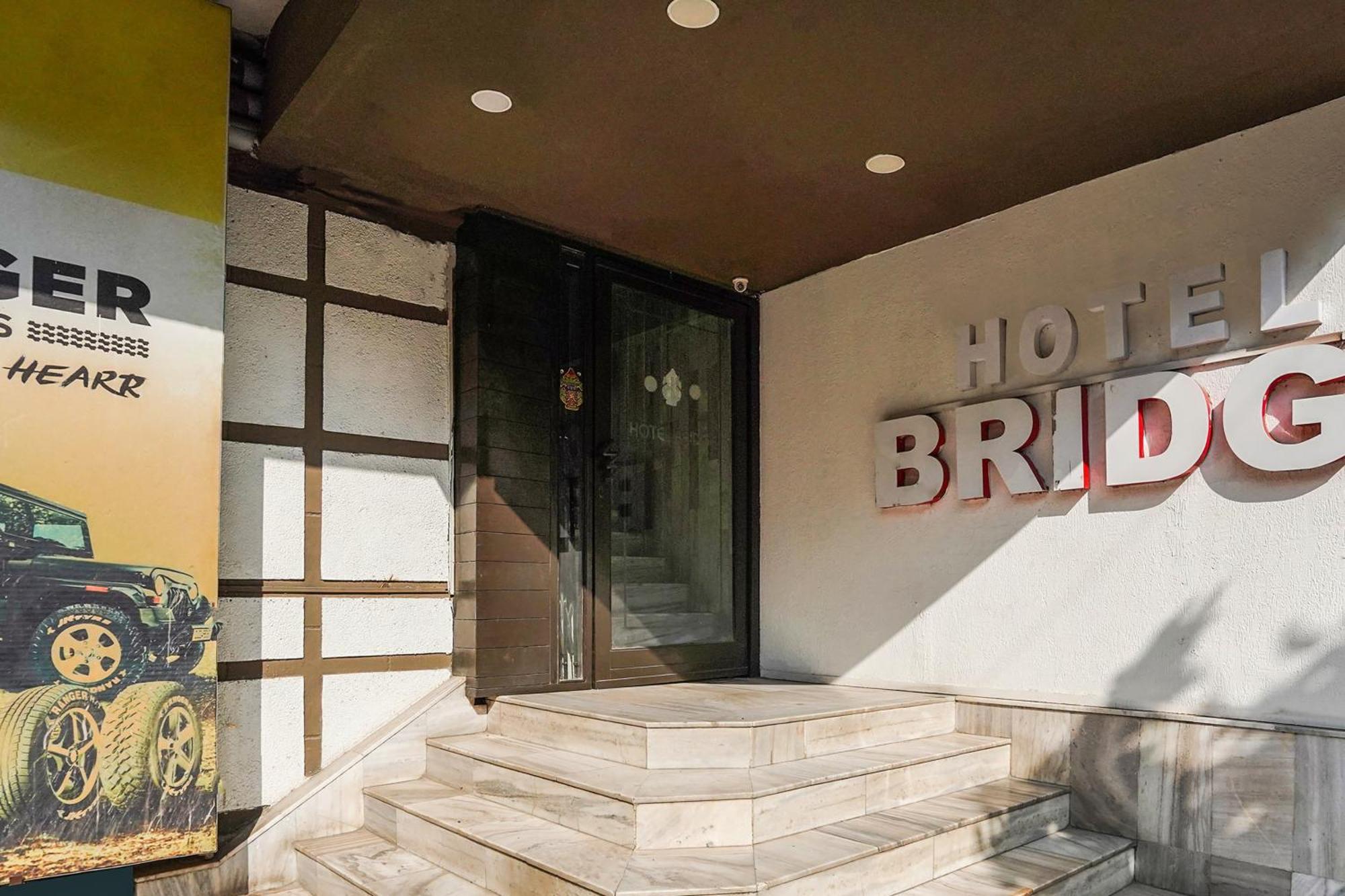 אחמדאבאד Hotel O Bridge מראה חיצוני תמונה