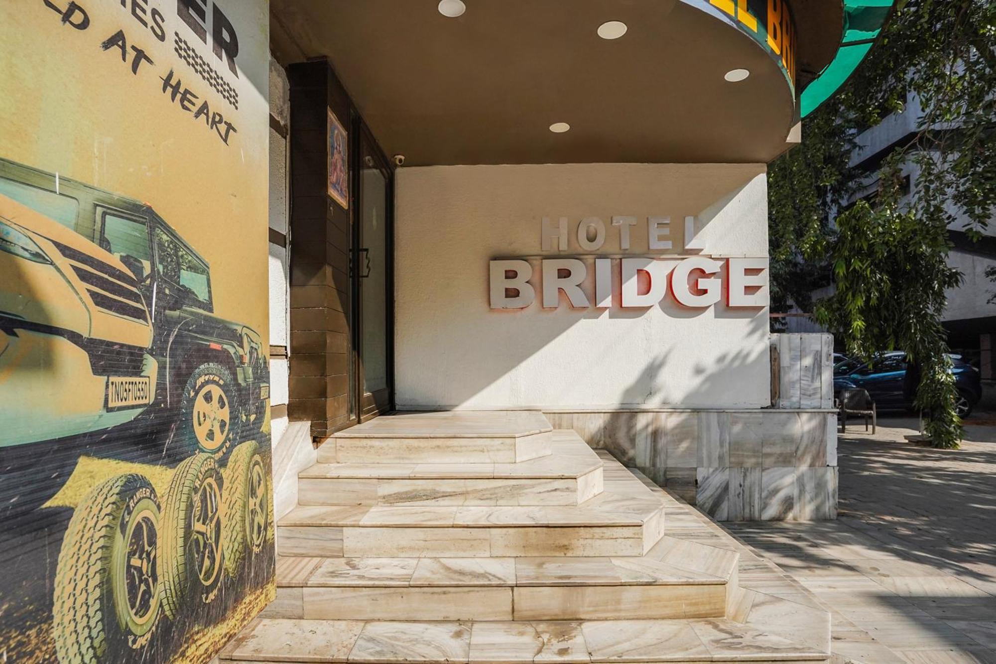 אחמדאבאד Hotel O Bridge מראה חיצוני תמונה
