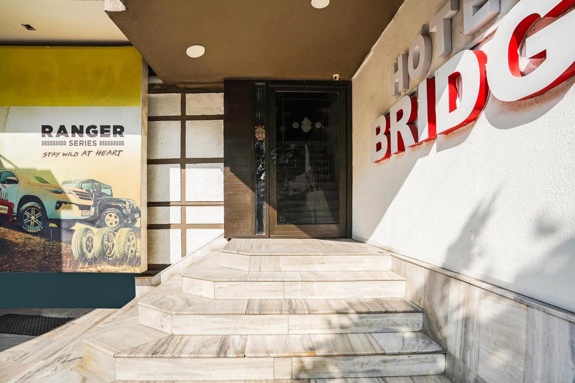 אחמדאבאד Hotel O Bridge מראה חיצוני תמונה