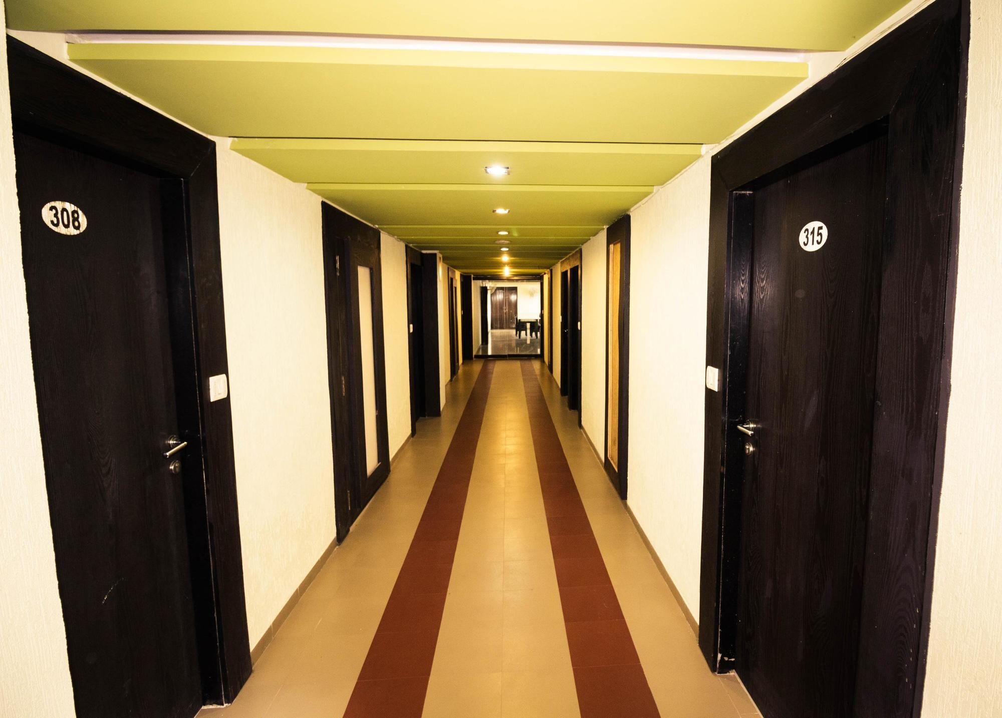אחמדאבאד Hotel O Bridge מראה חיצוני תמונה